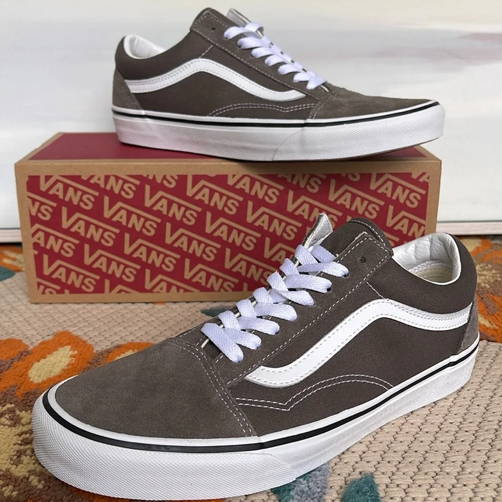 Vans Men’s Old Skool
Color Theory Bungee Cord
VN0005UF9JC
Sneakers - Picture 2 of 16